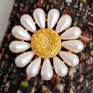 GIVENCHY Daisy Flower Earrings and Brooch Faux Pearl Matte Gold Designer Set